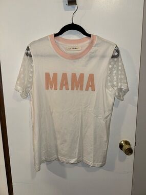 Graphic Shirt "MAMA" Lettering Star-Patterned Sleeves Pink Neckline Size Small